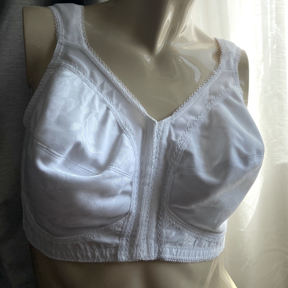 38E Playtex White softcup front closure hooks bra 4695 NWOT
